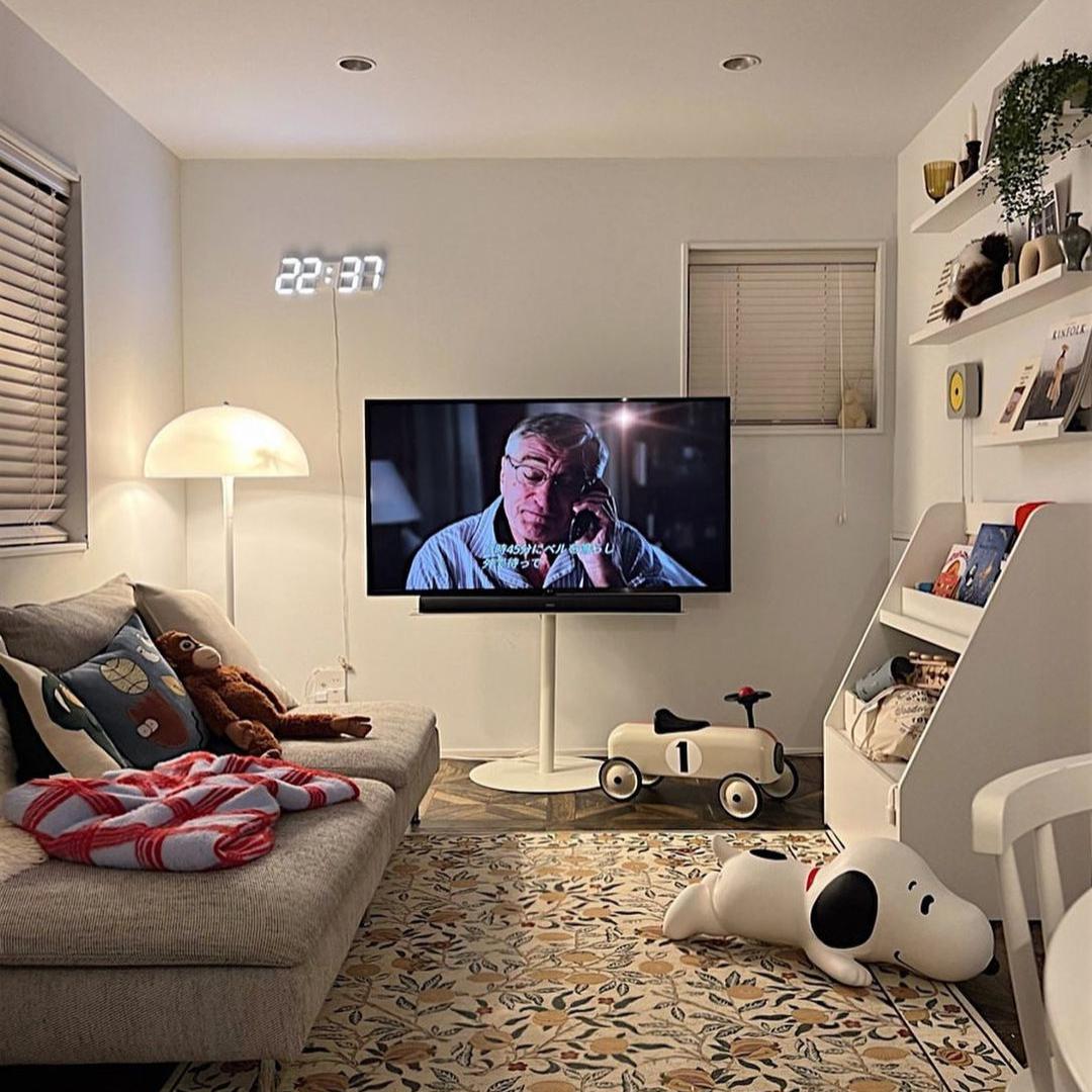 kasimegu's room×GAVI】カラーの引き算が生む、メリハリのある空間