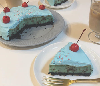 見た目もかわいい手作りスイーツ。チョコミントチーズケーキの作り方