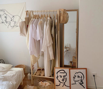 お気に入りの服はあえてクローゼットにしまわずに。ハンガーラックで見せる収納