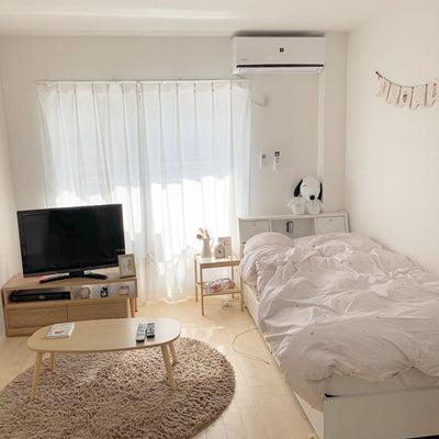 お部屋を優しい雰囲気に仕上げる「円形ラグ」のコーディネート