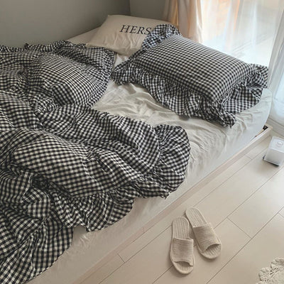 もふっと顔をうずめたくなる。快適な枕元の整え方