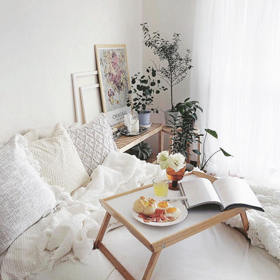 丁寧な生活に憧れる。IKEAのベッドトレイの活用法を紹介◎