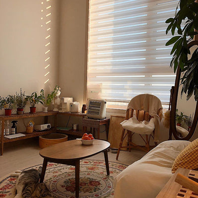 普通のカーテンじゃ物足りない人に。スタイリッシュな“ブラインド”のお部屋