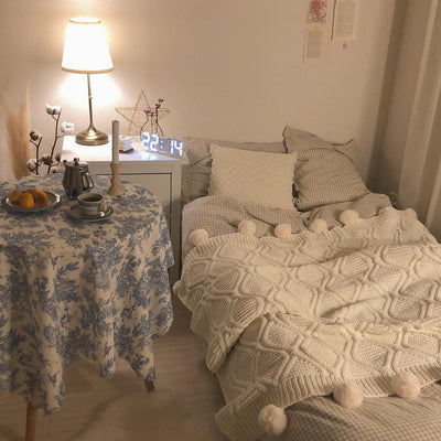 いつものベッドがぐっと垢抜ける。ベッドスローの使い方って？