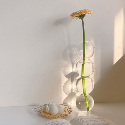 花のある暮らしの第一歩。“一輪挿し”の飾り方とおすすめの花瓶