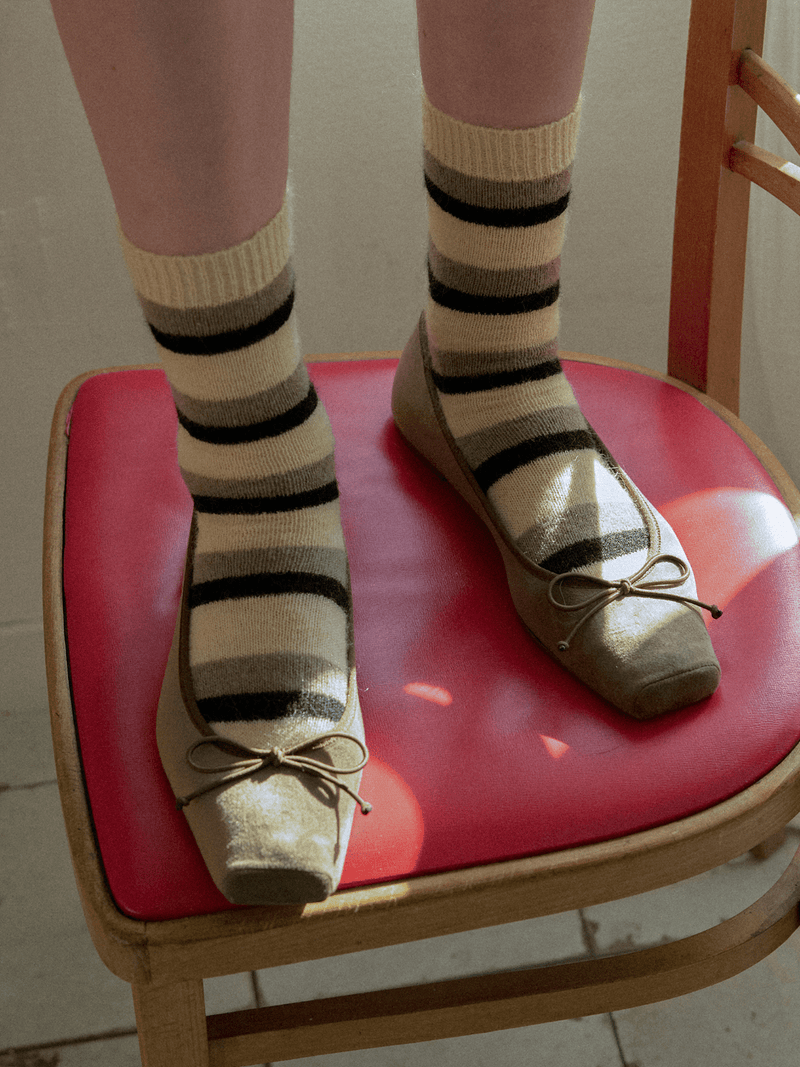 BR - 8184 - HOTEL PARIS CHILL - HOTEL PARIS CHILL ソックス｜Retro Striped Socks