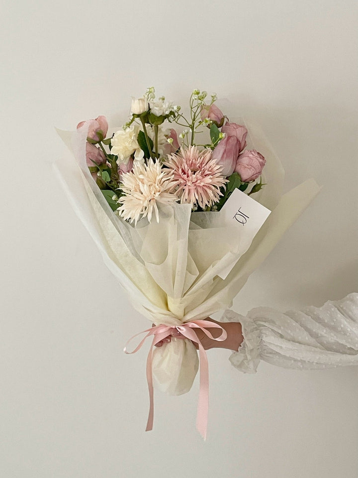 もこもこ♡バレンタインブーケ Bouquet Mignon Dahlia🪷 薔薇の花束のようなチョコレート