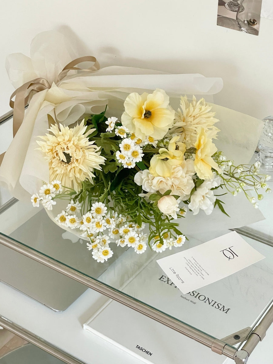 枯れない花束（5点セット） Amazon｜造花 花束 椿 27本 枯れない ツバキ 結婚式 インテリア