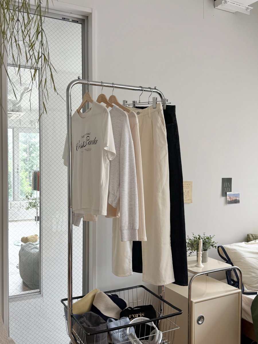 【販売終了品】Little rooms 天然木のハンガーラック バスケット付き バスケット付きシルバーハンガーラック – Little Rooms