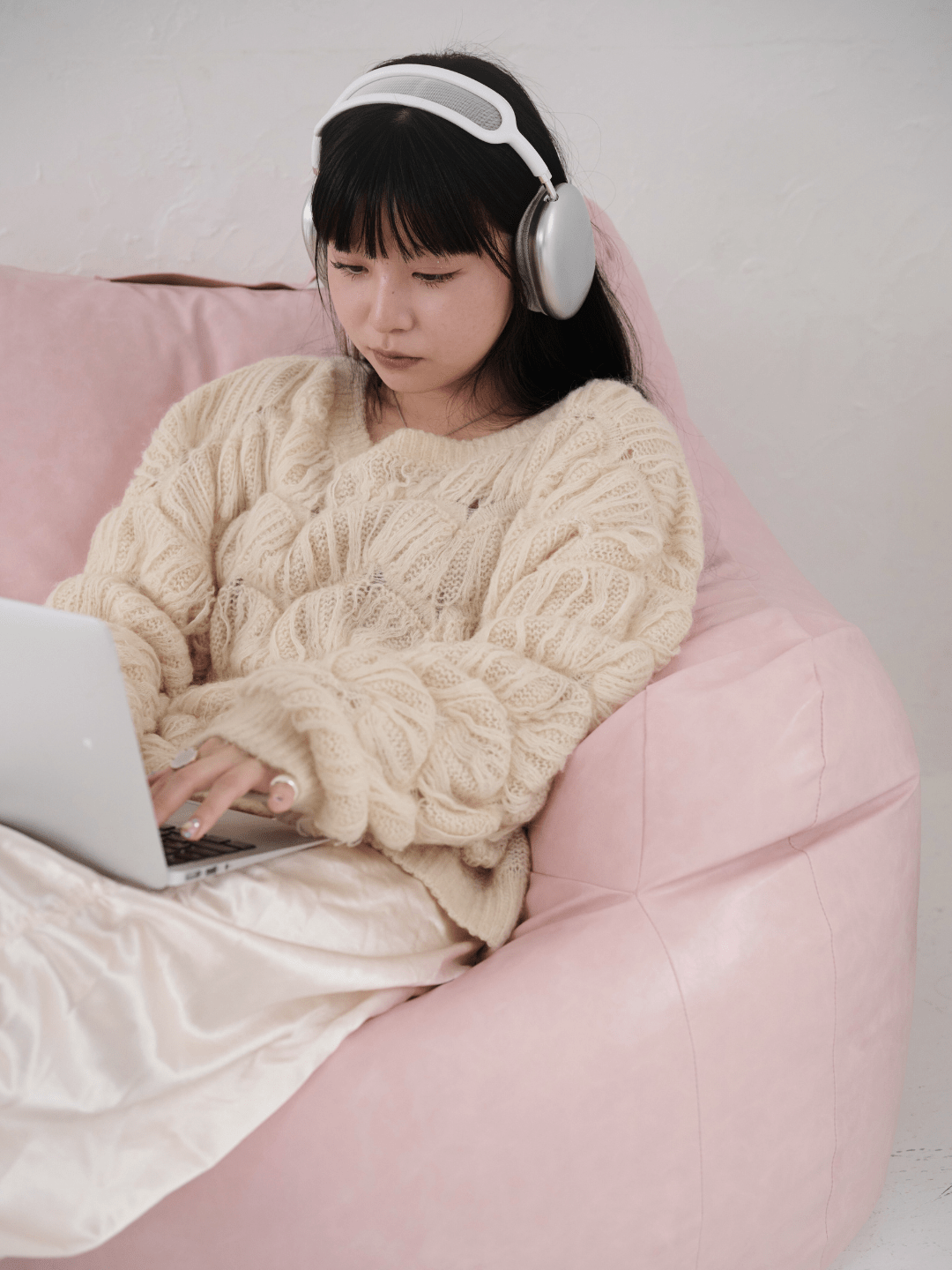 LOOSY 1人掛けビーズソファ Glossy Pink|1人用ソファ おしゃれ LOOSY 1人掛けビーズソファ Glossy Pink|1人用ソファ おしゃれ