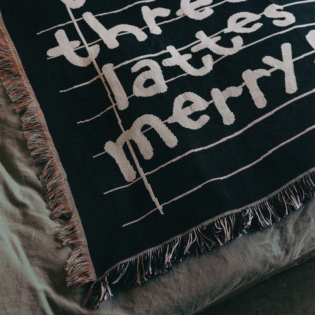 BR-10492-MERRY FRIDAY-MERRY FRIDAY ブランケット｜Typo II Noire