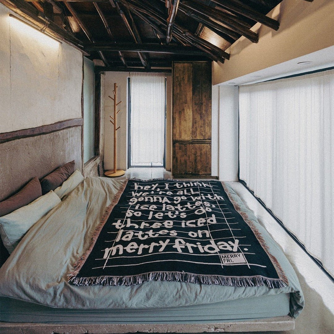 BR-10492-MERRY FRIDAY-MERRY FRIDAY ブランケット｜Typo II Noire