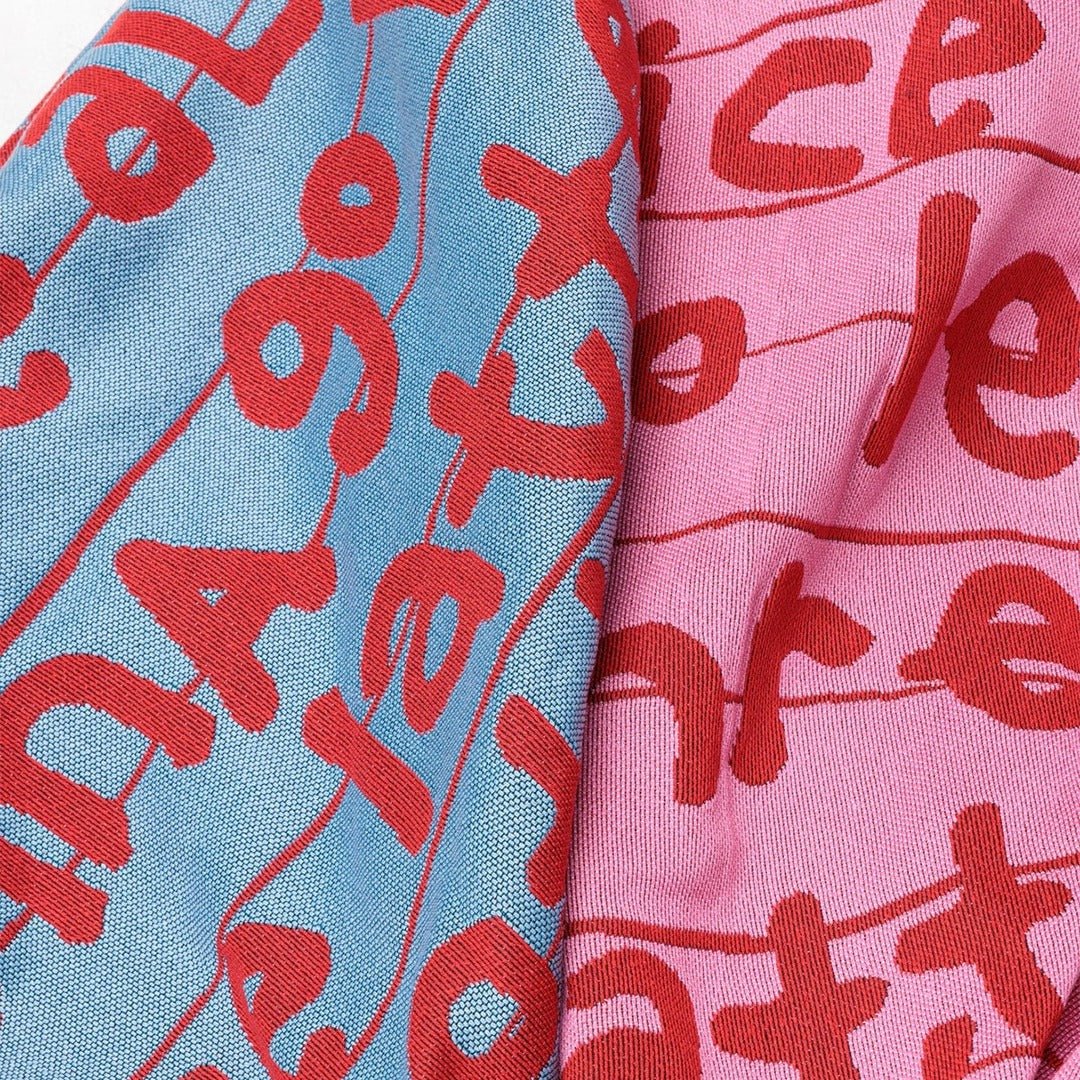 BR-10493-MERRY FRIDAY-MERRY FRIDAY ブランケット｜Typo II Red