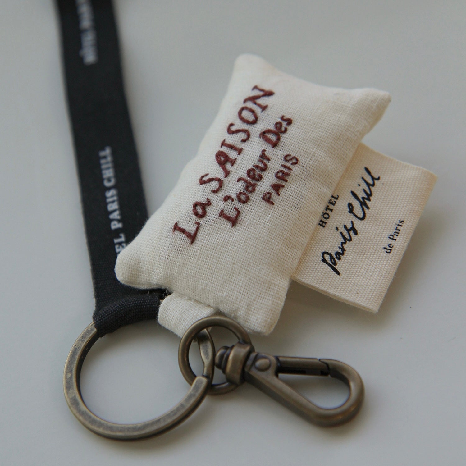 HOTEL PARIS CHILL キーホルダー｜La Saison Embroidery Keychain
