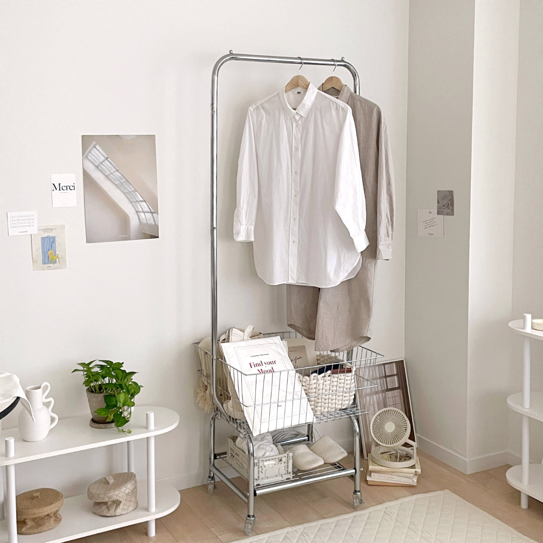 バスケット付きシルバーハンガーラック｜収納 おしゃれ – Little Rooms