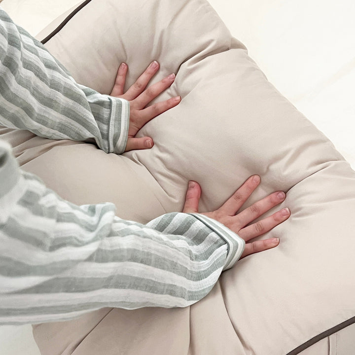 Roomnhome日本公式】Roomnhome｜Mono 三角背もたれクッション