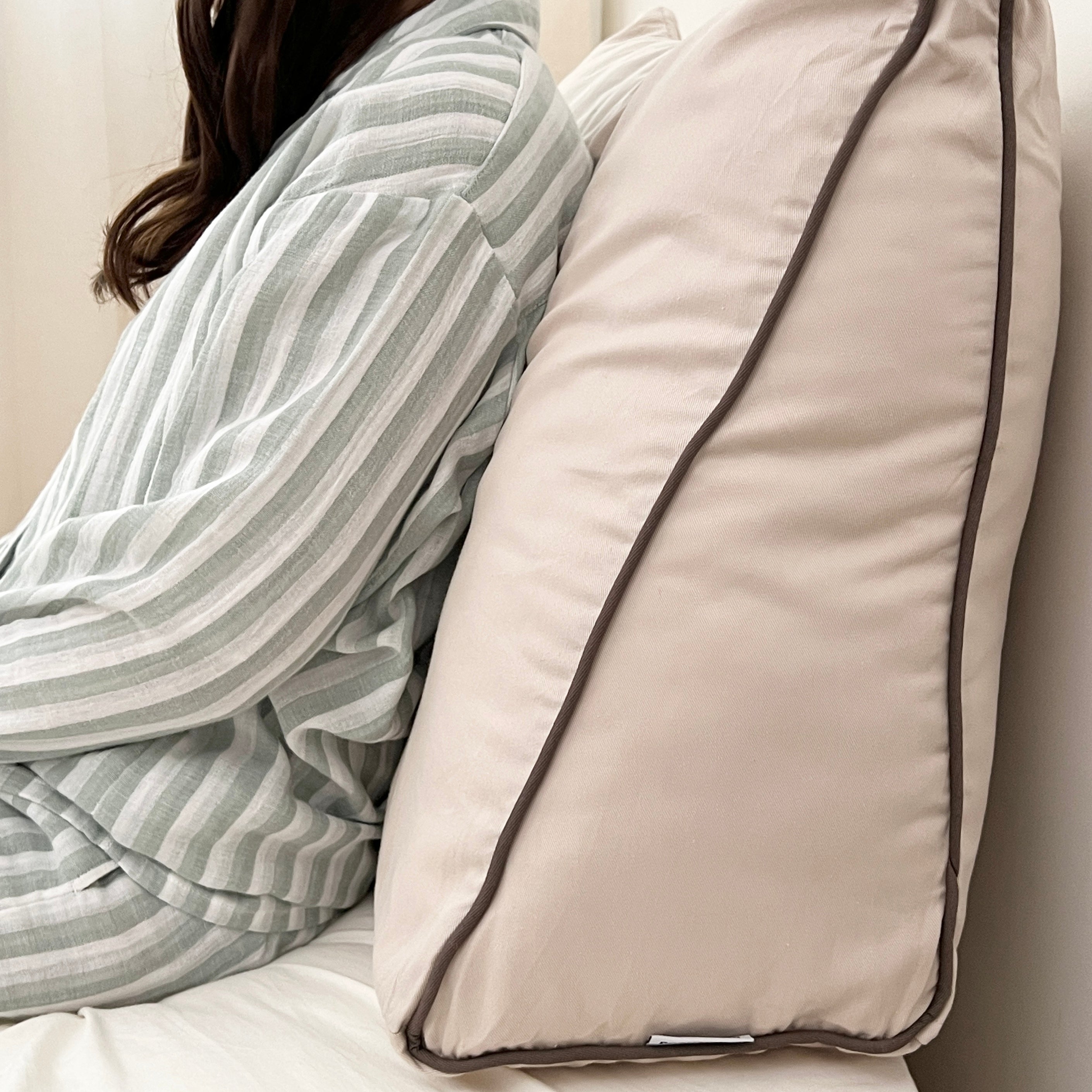 BR-2692-Roomnhome-Roomnhome｜Mono 三角背もたれクッション