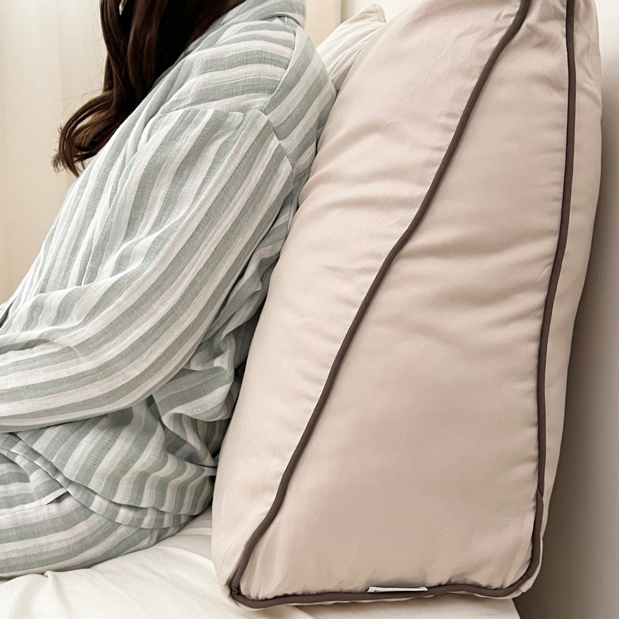 BR-2692-Roomnhome-Roomnhome｜Mono 三角背もたれクッション