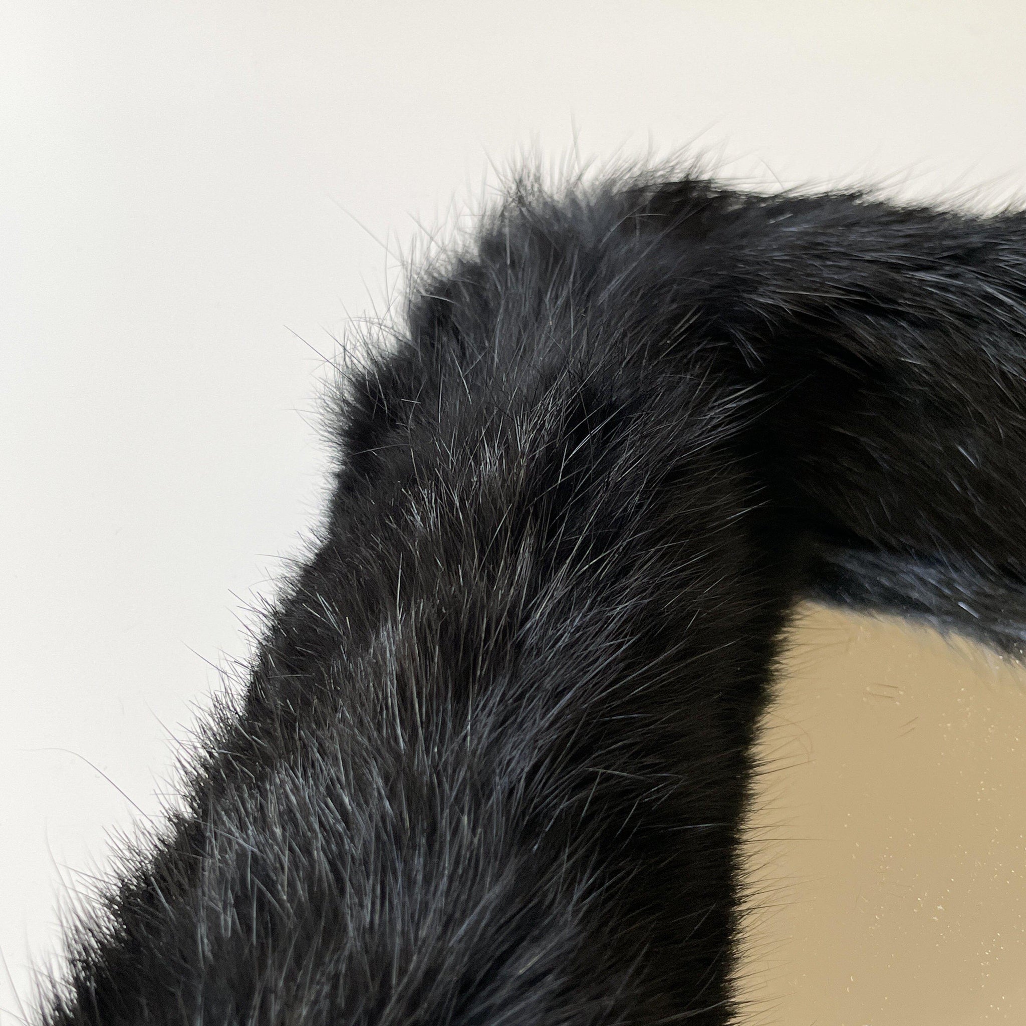 BR-1179-DADAHAUS-DADAHAUS｜FUR FRAME STAND MIRROR