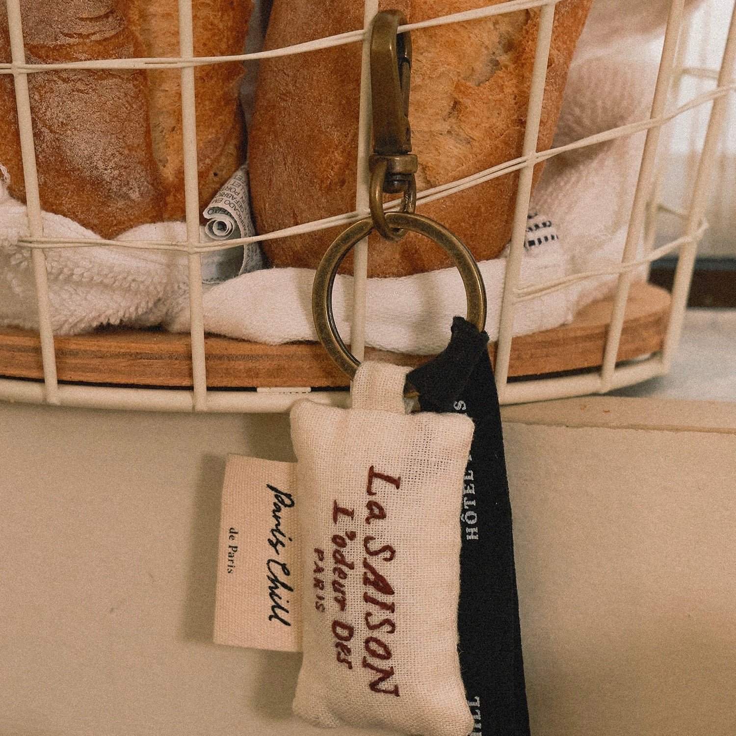 HOTEL PARIS CHILL キーホルダー｜La Saison Embroidery Keychain