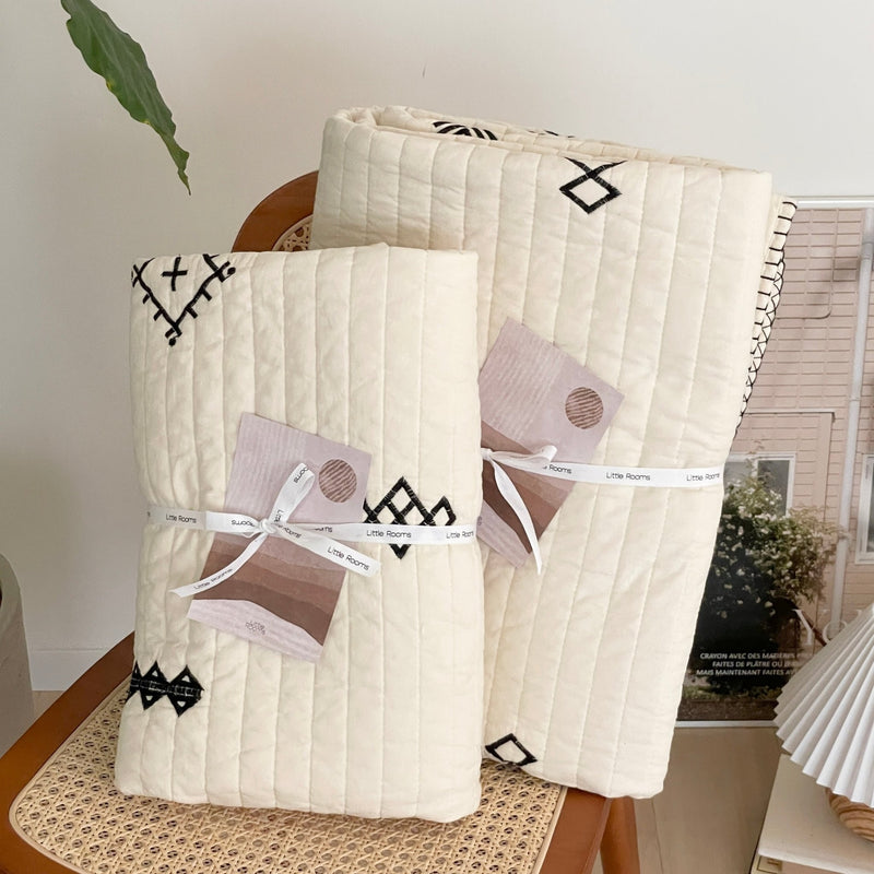 OL_OR-2055-Little Rooms-【アウトレット】ふんわり柔らか ピュアコットンのキルトケット｜ embroidery