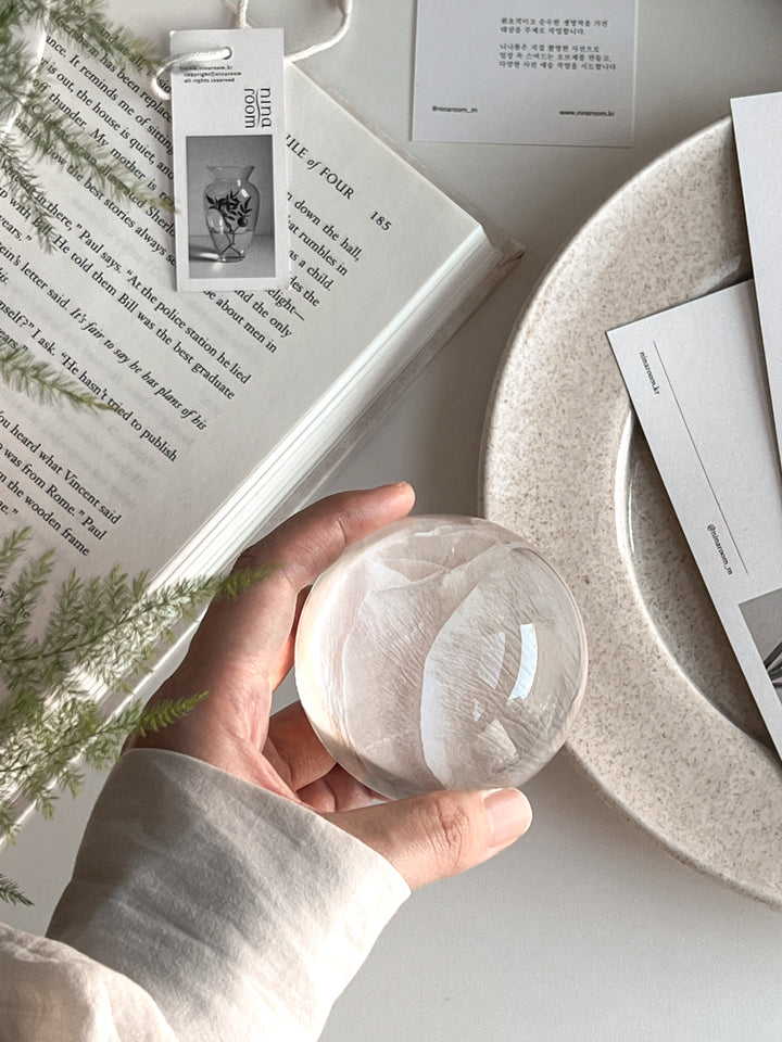 イイノナホ　洋なし　ペーパーウェイト　箱付き ninaroom ペーパーウェイト｜Reverie Paperweight – Little Rooms